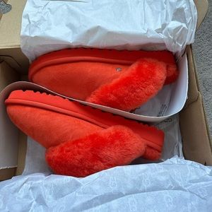 New in Box Ugg Women’s Classic Slipper II Red Pepper Never Worn NWT Size 8